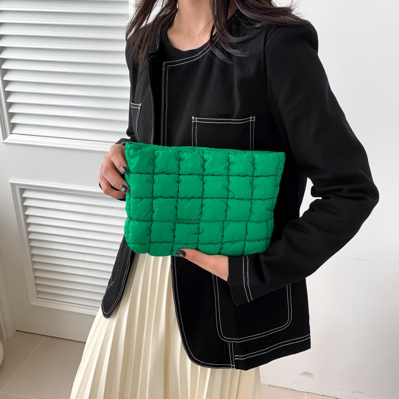 Puffy Quilted Makeup Bag for Women, Cosmetic Bag, Travel Toiletry Organizer Pouch Clutch (Black Flowers)