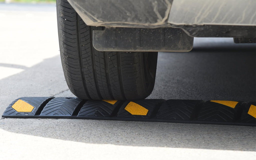 72" x 10" x 2" inch Portable Speed Bump Hump, 6' Feet Durable Collapsible Road Safety Bumps, Vehicles Hump Bumps for Asphalt Concrete Gravel Garage Driveway Roads Parking (72" Curlable Bump)