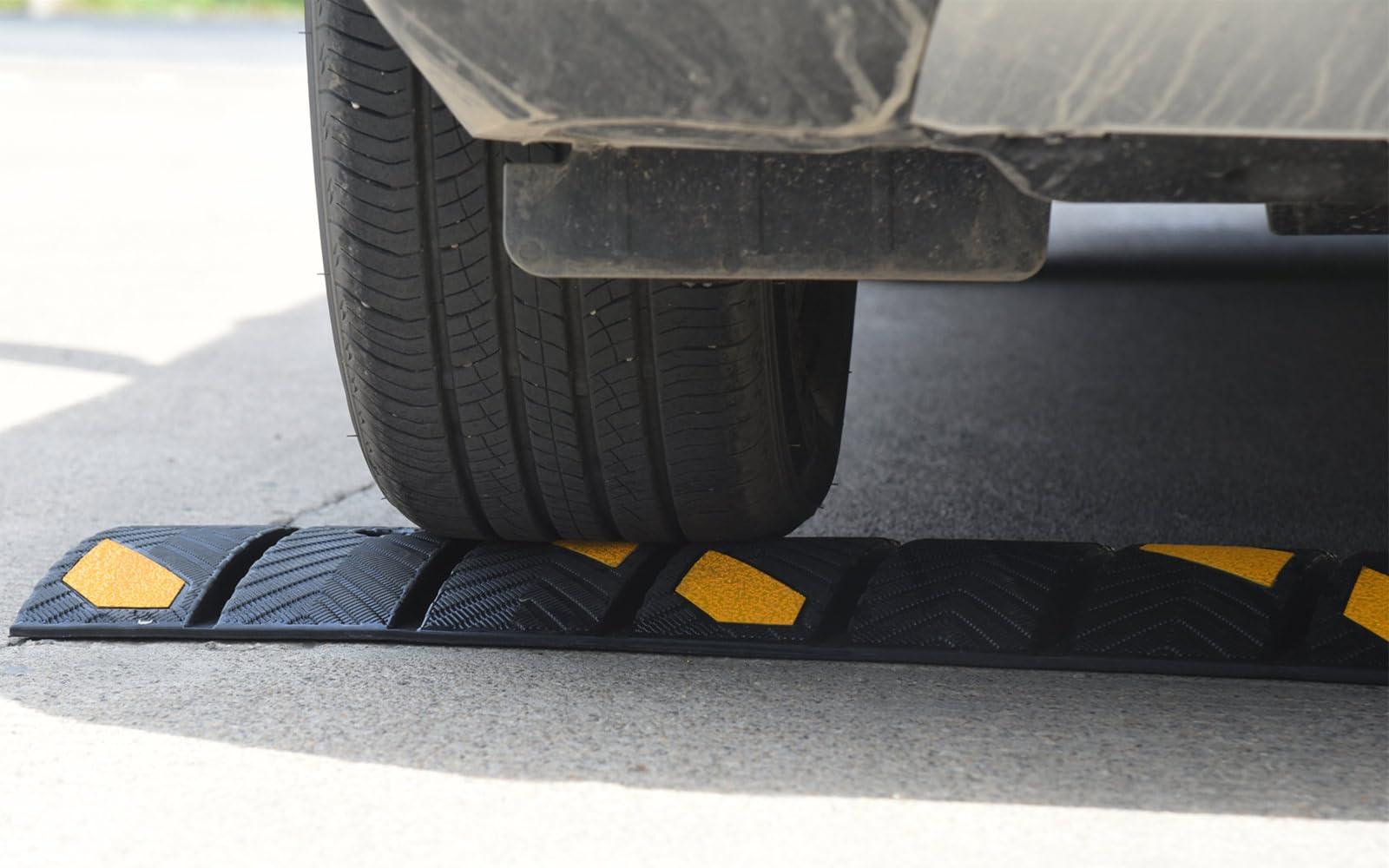 72" x 10" x 2" inch Portable Speed Bump Hump, 6' Feet Durable Collapsible Road Safety Bumps, Vehicles Hump Bumps for Asphalt Concrete Gravel Garage Driveway Roads Parking (72" Curlable Bump)
