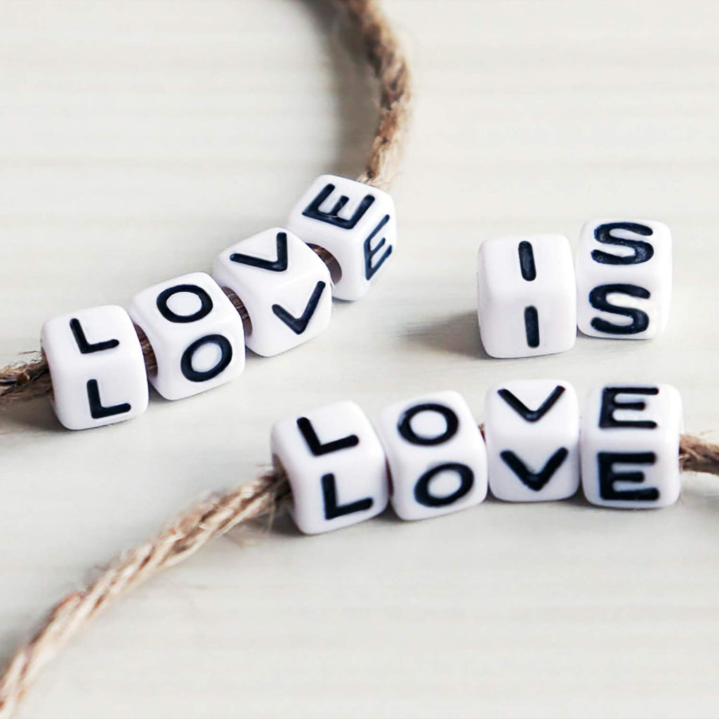 Augshy 700PCS White Letter Beads Alphabet Beads for Making DIY (6mm) | Premium Acrylic Cube Shape, Ideal Bracelets and Keychains, Large Hole Design for Easy Paracord Threading