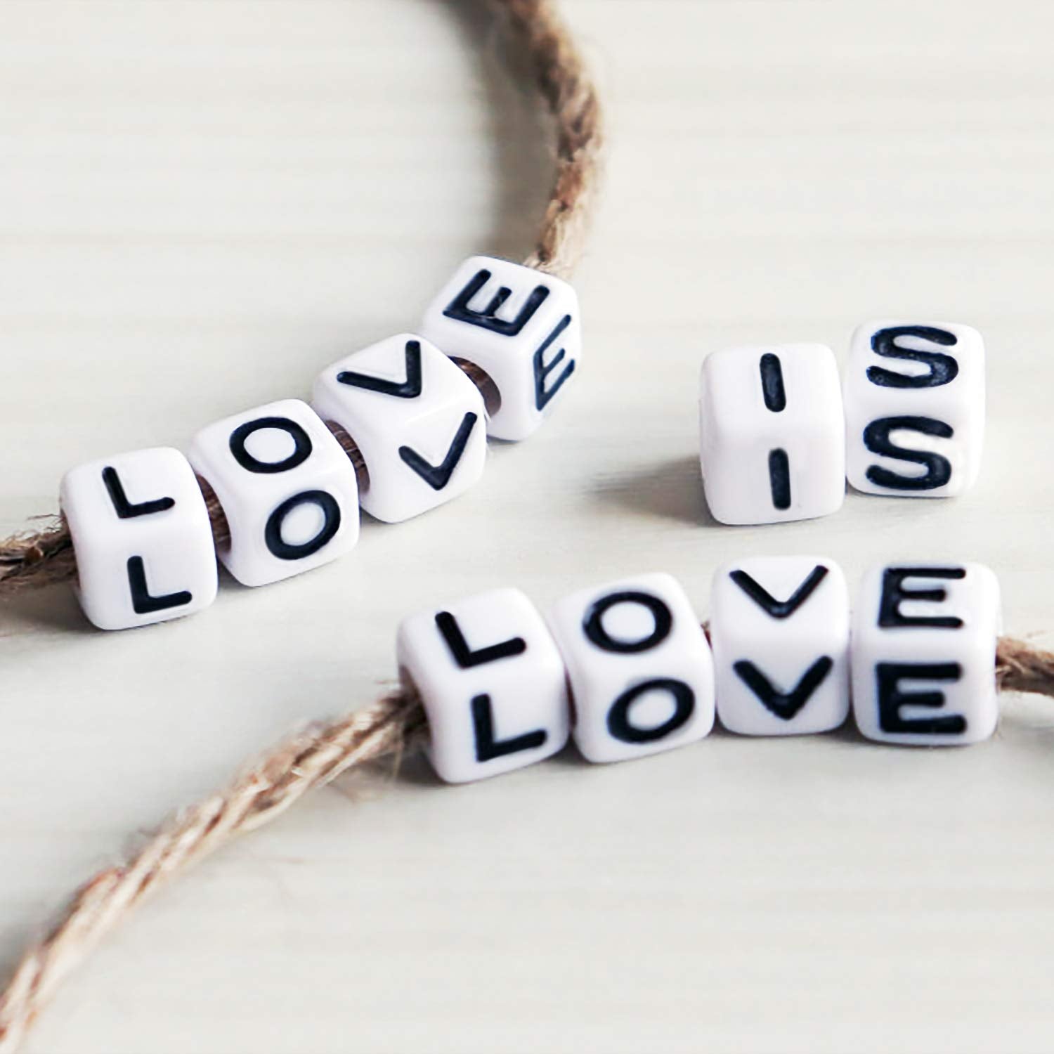 Augshy 700PCS White Letter Beads Alphabet Beads for Making DIY (6mm) | Premium Acrylic Cube Shape, Ideal Bracelets and Keychains, Large Hole Design for Easy Paracord Threading