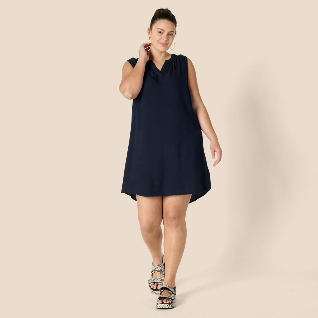 Amazon Essentials Women's Sleeveless Woven A-line V Neck Shift Dress