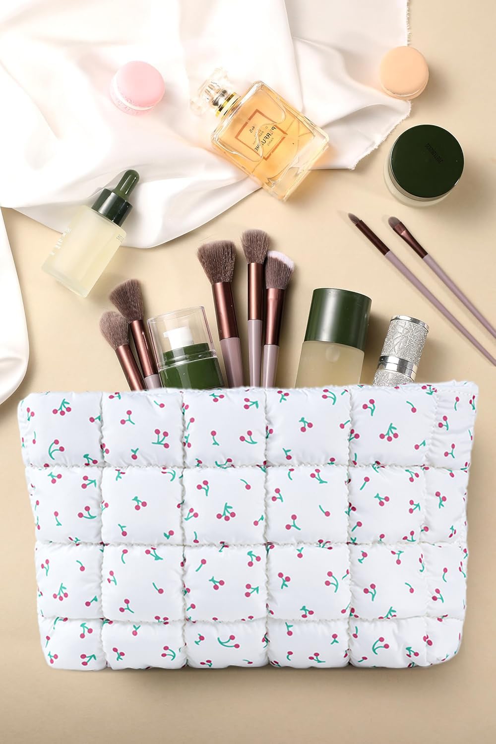 Puffy Quilted Makeup Bag for Women, Cosmetic Bag, Travel Toiletry Organizer Pouch Clutch (Black Flowers)