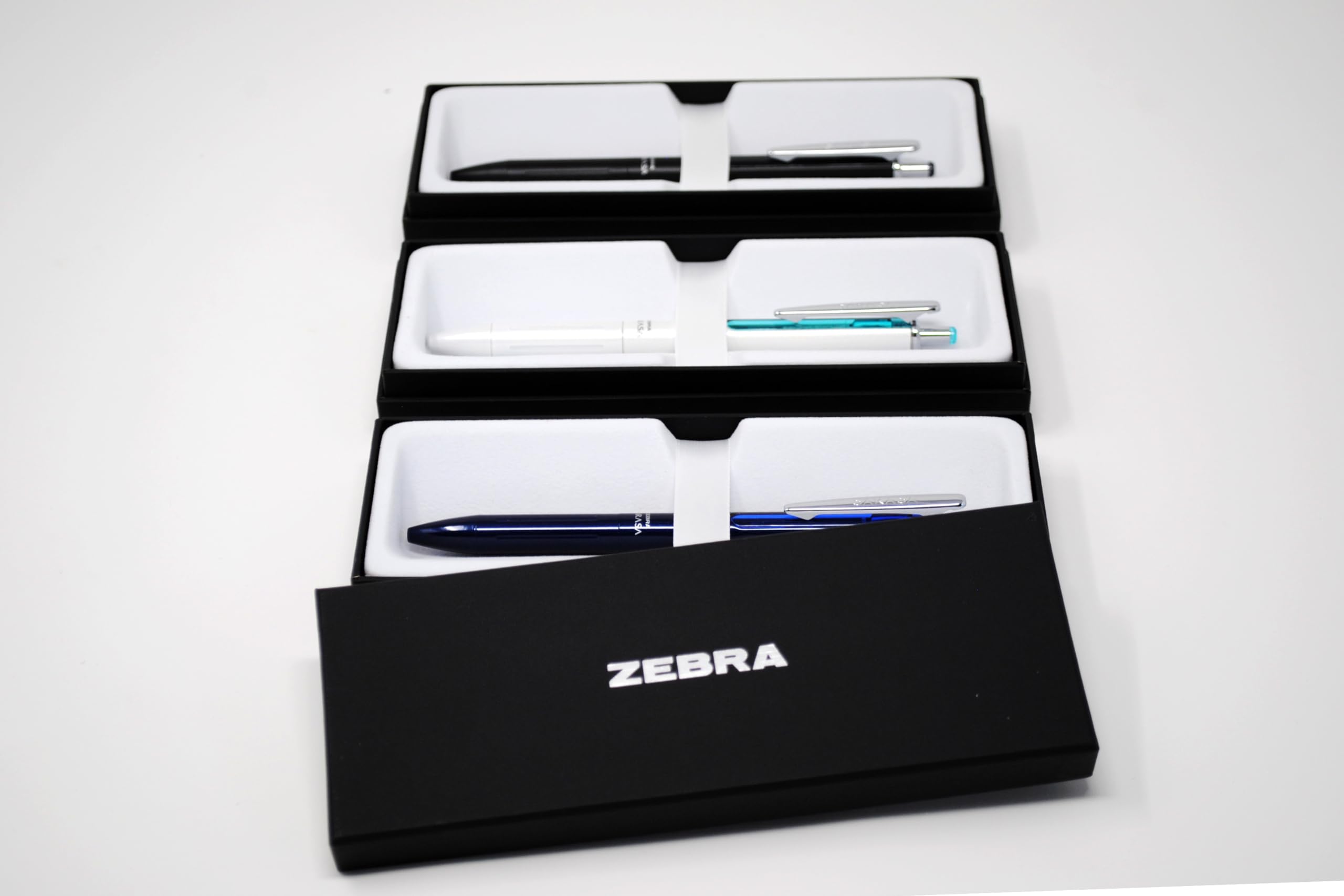 Zebra Pen, SARASA Grand Retractable Gel Pen, Solid Brass Barrel, Fast-Drying Black Ink, 0.7mm Point, Ideal for the Left-Handed, Eliminates Smudging, Gold Brass Barrel, 1-Pack, (45511)