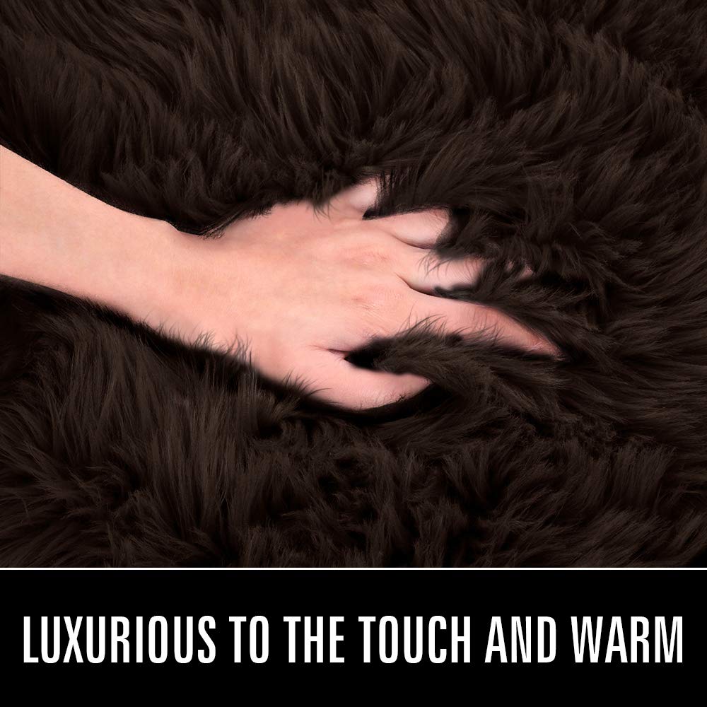 LOCHAS Soft Fluffy Faux Fur Rugs for Bedroom Bedside Rug 2x3 Feet, Washable, Furry Sheepskin Area Rug for Living Room Girls Room, Luxury Shag Carpet Home Decor, Beige