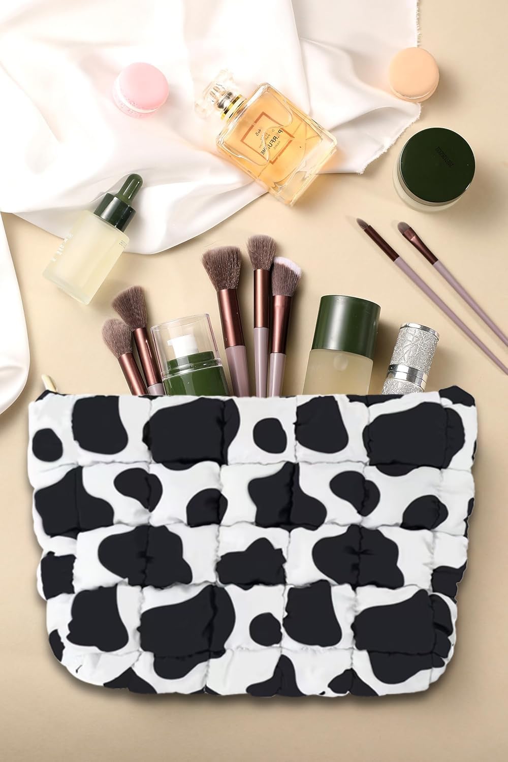 Puffy Quilted Makeup Bag for Women, Cosmetic Bag, Travel Toiletry Organizer Pouch Clutch (Black Flowers)