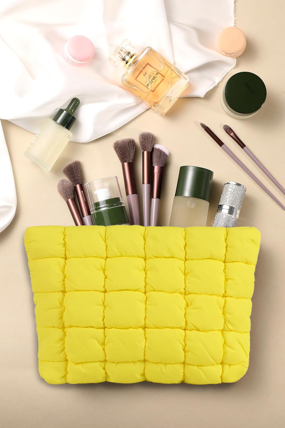 Puffy Quilted Makeup Bag for Women, Cosmetic Bag, Travel Toiletry Organizer Pouch Clutch (Black Flowers)