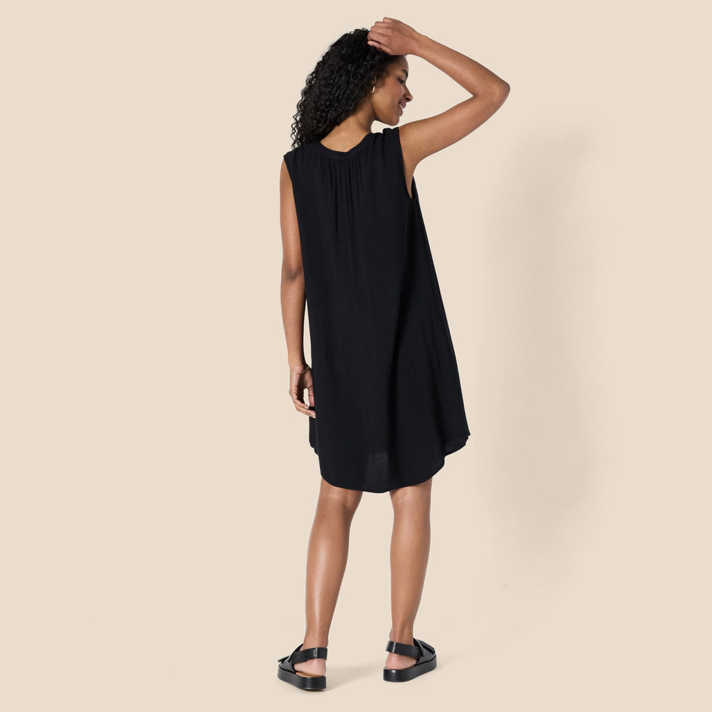 Amazon Essentials Women's Sleeveless Woven A-line V Neck Shift Dress