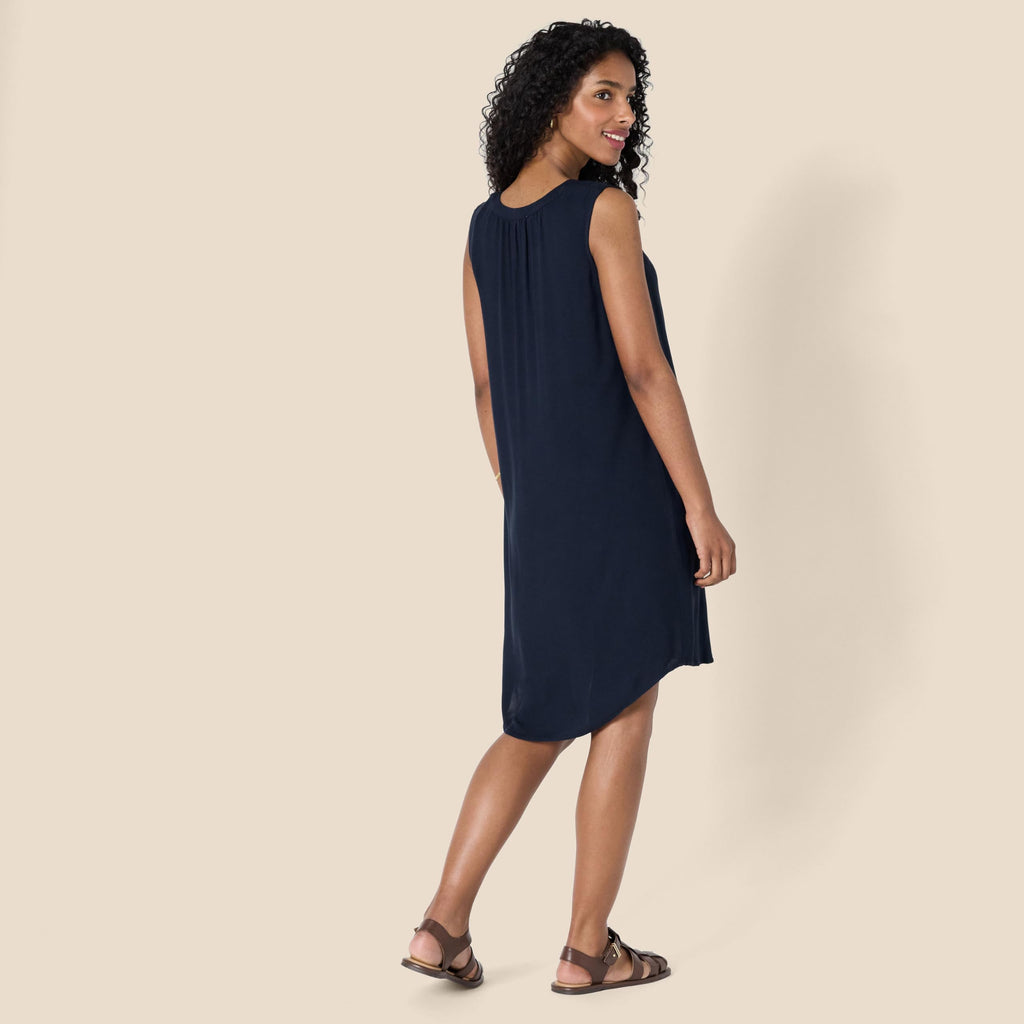 Amazon Essentials Women's Sleeveless Woven A-line V Neck Shift Dress