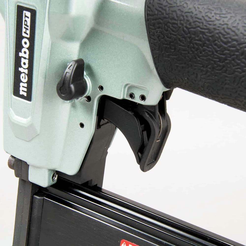 Metabo HPT Pro Pin Nailer Kit, Pro-Preferred Pneumatic Power Nailers, Carpentry Tool for Fine Trim, Molding, and Paneling, Built-in Silencer, Aluminium Magazine, 23 Gauge, 1/2″ to 2″ Pin Nails, NP50A
