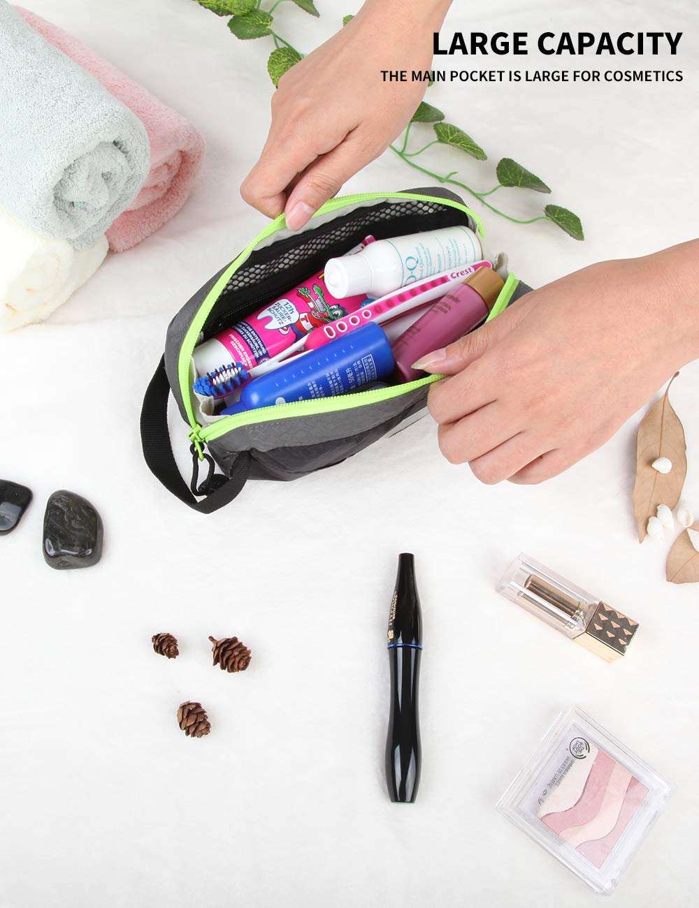 GOX Travel Small Toiletry Bag for Men Nylon Dopp Kit Medicine Bag Travel Organizer Pouch Shave Kits for Teens Toiletry Essentials Bathroom Compact (Black, 7.9 * 3.7 * 2 Inches)