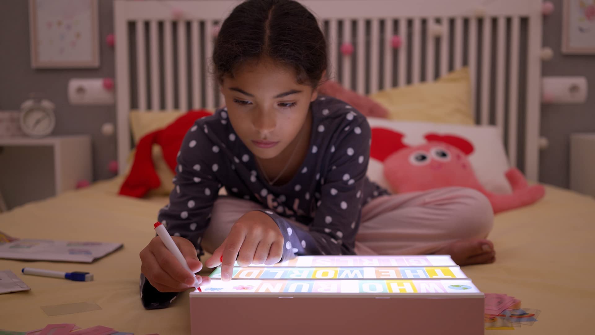 BONNYCO Blue Cinema Light Box with 400 Letters, Emojis and 2 Markers. Led Light Box Boy Bedroom Decor, Baby Shower. Cinema Led Sign Letters Board Gifts for Boys, Children for Birthdays Christmas