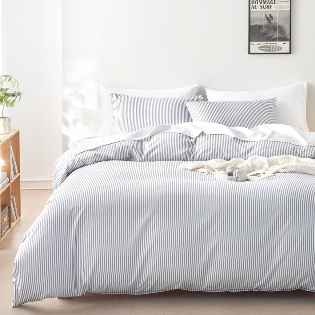 Wake In Cloud - Striped Comforter Set, Ticking Stripe Vertical Pinstripe Neutral Farmhouse Pattern Printed, Soft Lightweight Bedding, 3 Pieces, Blue White, Twin/Twin XL Size