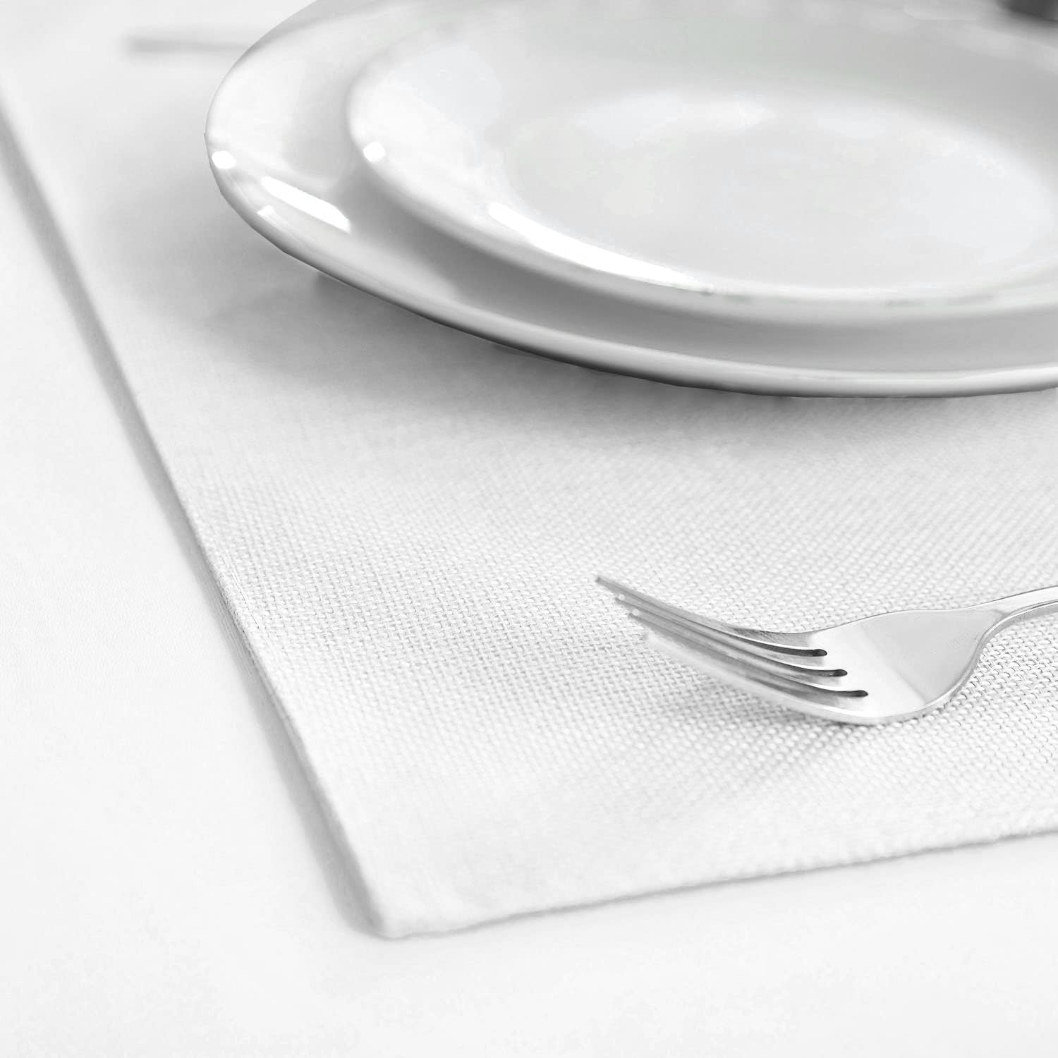 Cloth Placemats Set of 8, Linen Type Fabric Placemats Machine Washable Heat Resistant Placemats Wrinkle Free Thick Polyester Kitchen Place Mats for Dining Table (Beige)