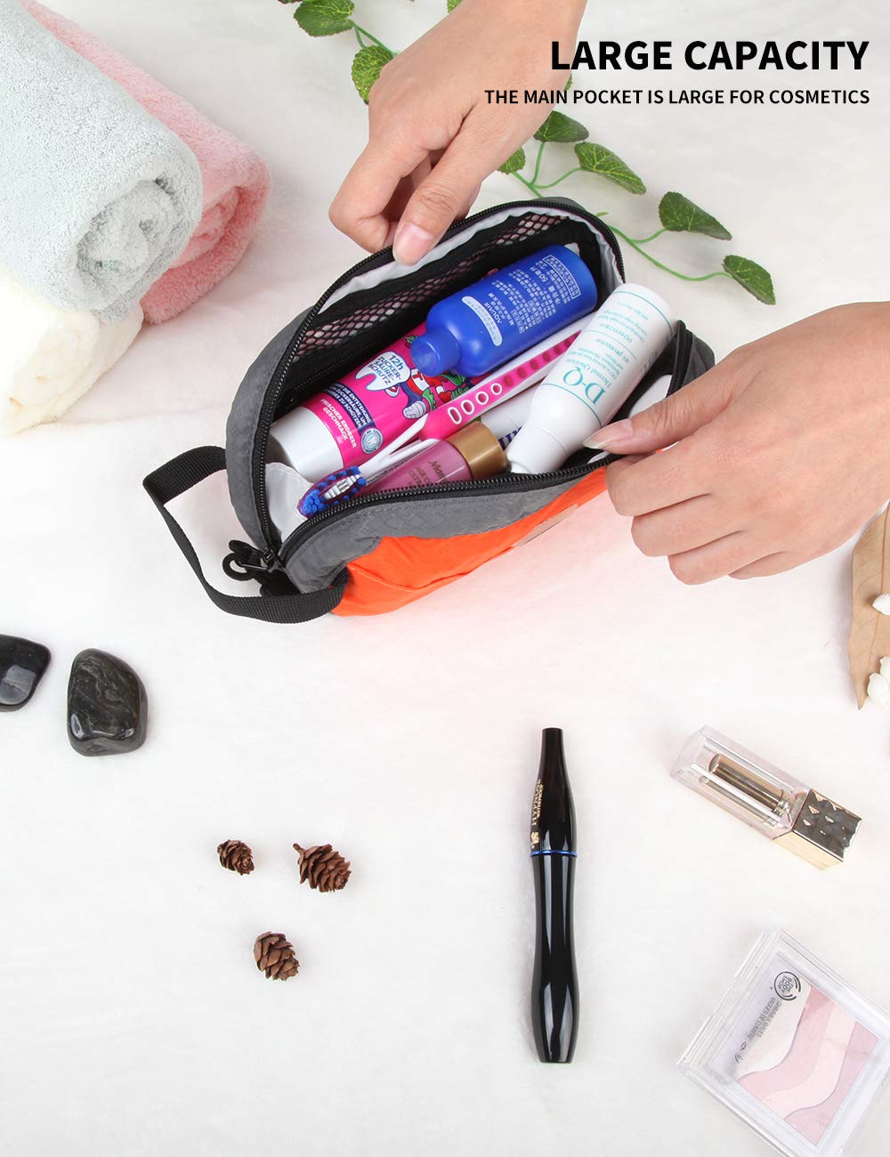 GOX Travel Small Toiletry Bag for Men Nylon Dopp Kit Medicine Bag Travel Organizer Pouch Shave Kits for Teens Toiletry Essentials Bathroom Compact (Black, 7.9 * 3.7 * 2 Inches)