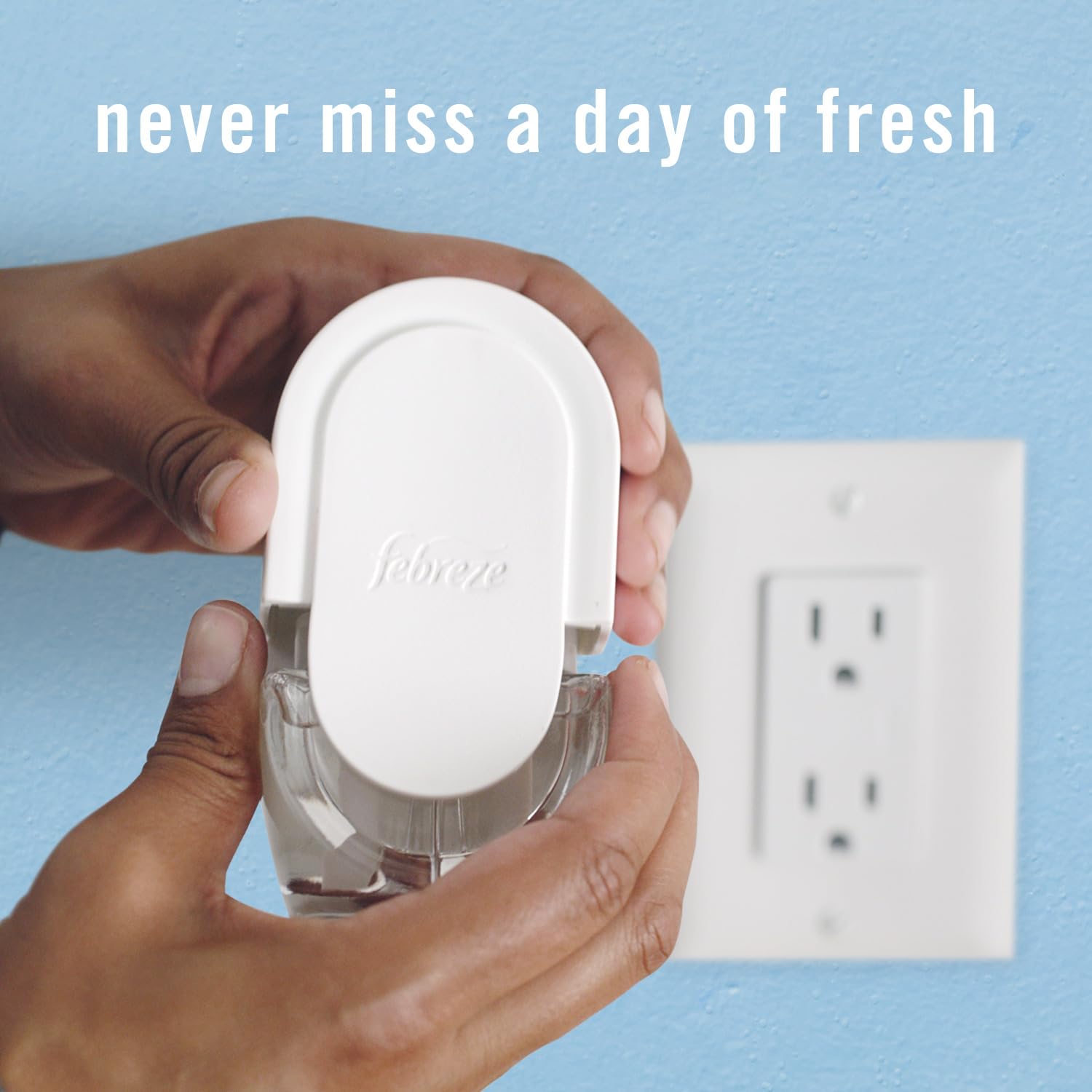 Febreze Plug in Air Freshener, Odor-Fighting Scented Oil Starter Kit, Air Fresheners for Home and Bathroom and Kitchen, Long Lasting for Strong Odors, Ocean Scent, Warmer + 2 Refill