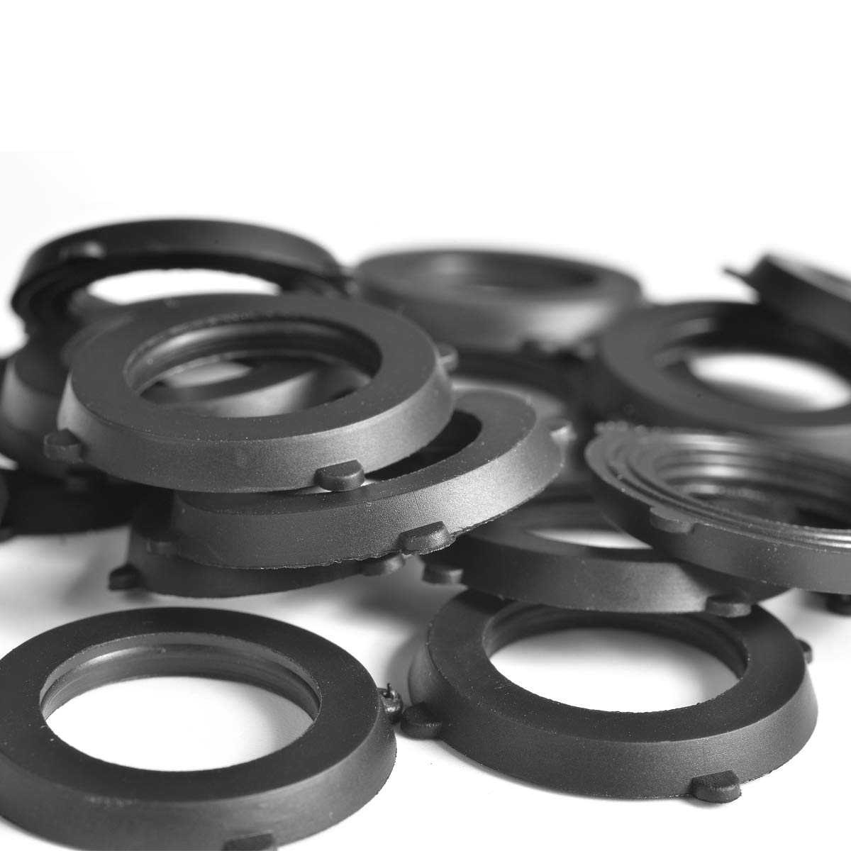 SmoTecQ 30 Pack Garden Hose Washers with Self-Locking Tabs - Heavy Duty Rubber Seals for 3/4" Hose Fittings, Stay-in-Place Design Prevents Falling Out & Leaks, Black