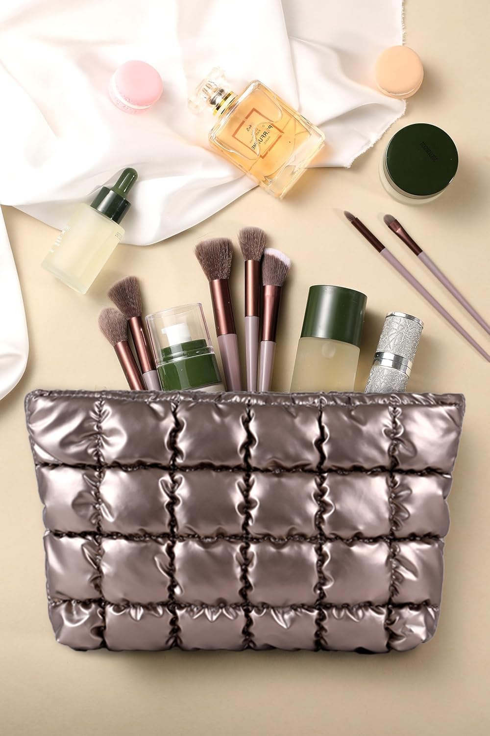 Puffy Quilted Makeup Bag for Women, Cosmetic Bag, Travel Toiletry Organizer Pouch Clutch (Black Flowers)