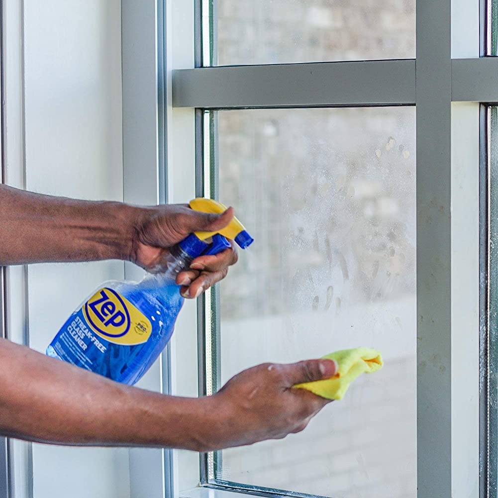 Zep Streak-Free Glass Cleaner - 32 Oz (Case of 4) ZU112032- Professional Grade Formula that Cleans Dirt, Fingerprints, Grime, Smoke Haze, and Toothpaste on Windows, Mirrors, and Other Glass Surfaces