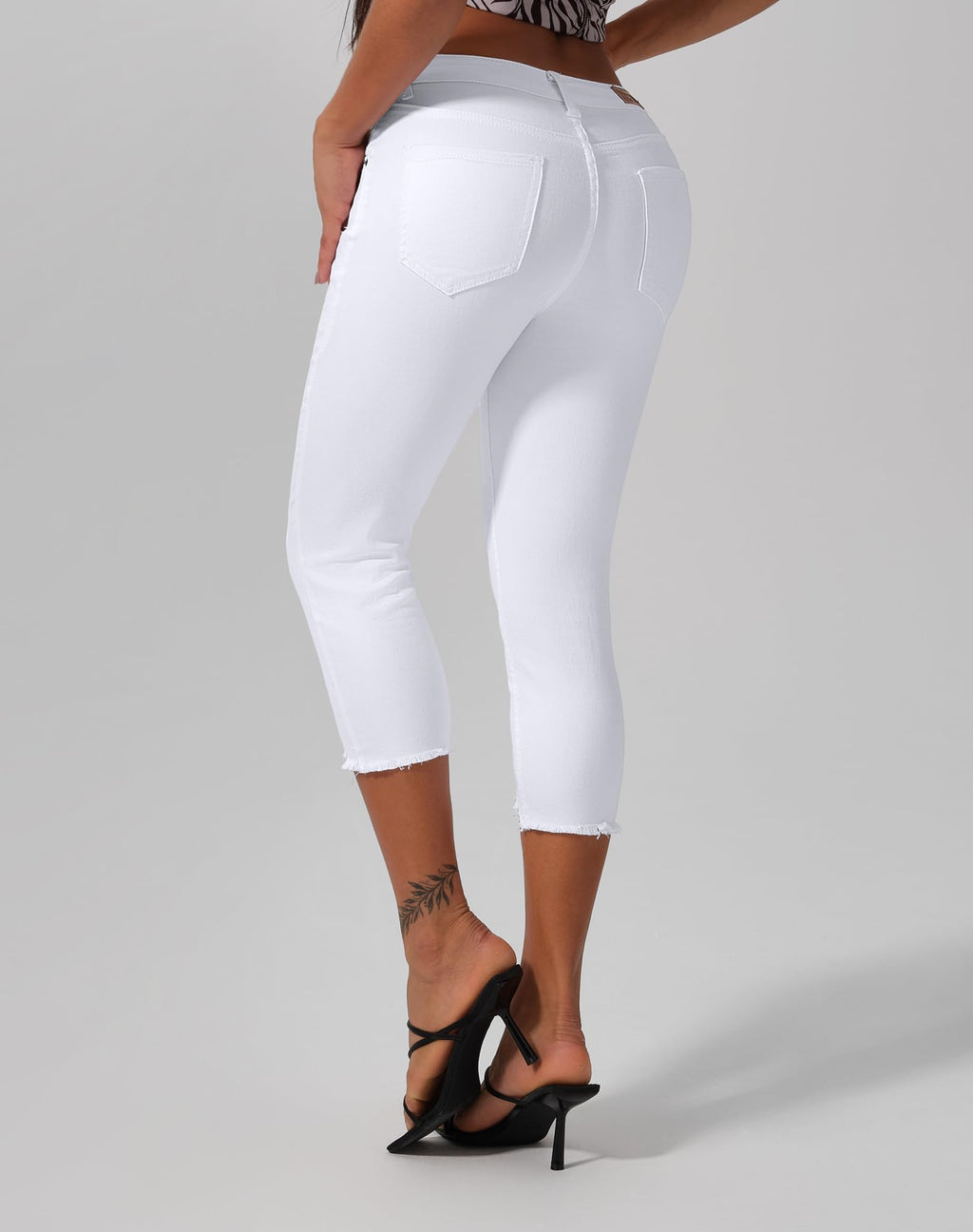 roswear Women's Capri Pants Mid Rise Skinny Ripped Stretchy Cropped Distressed Jeans
