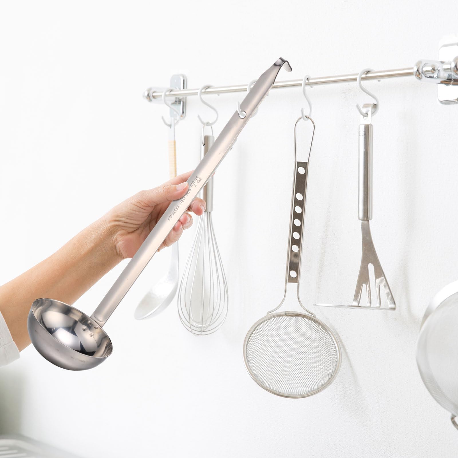 meekoo 1 Pieces Stainless Steel Ladle Soup Handle Ladle with Pouring Rim for Kitchen Cooking Soup Sauce (1 oz)