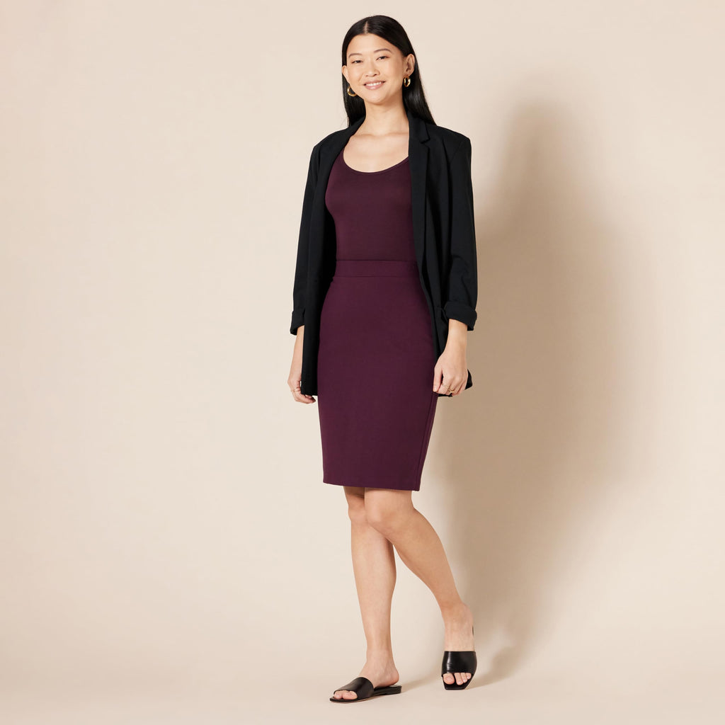 Amazon Essentials Women's Ponte Pull-On Fitted Pencil Skirt, Business Casual, Everyday Wear