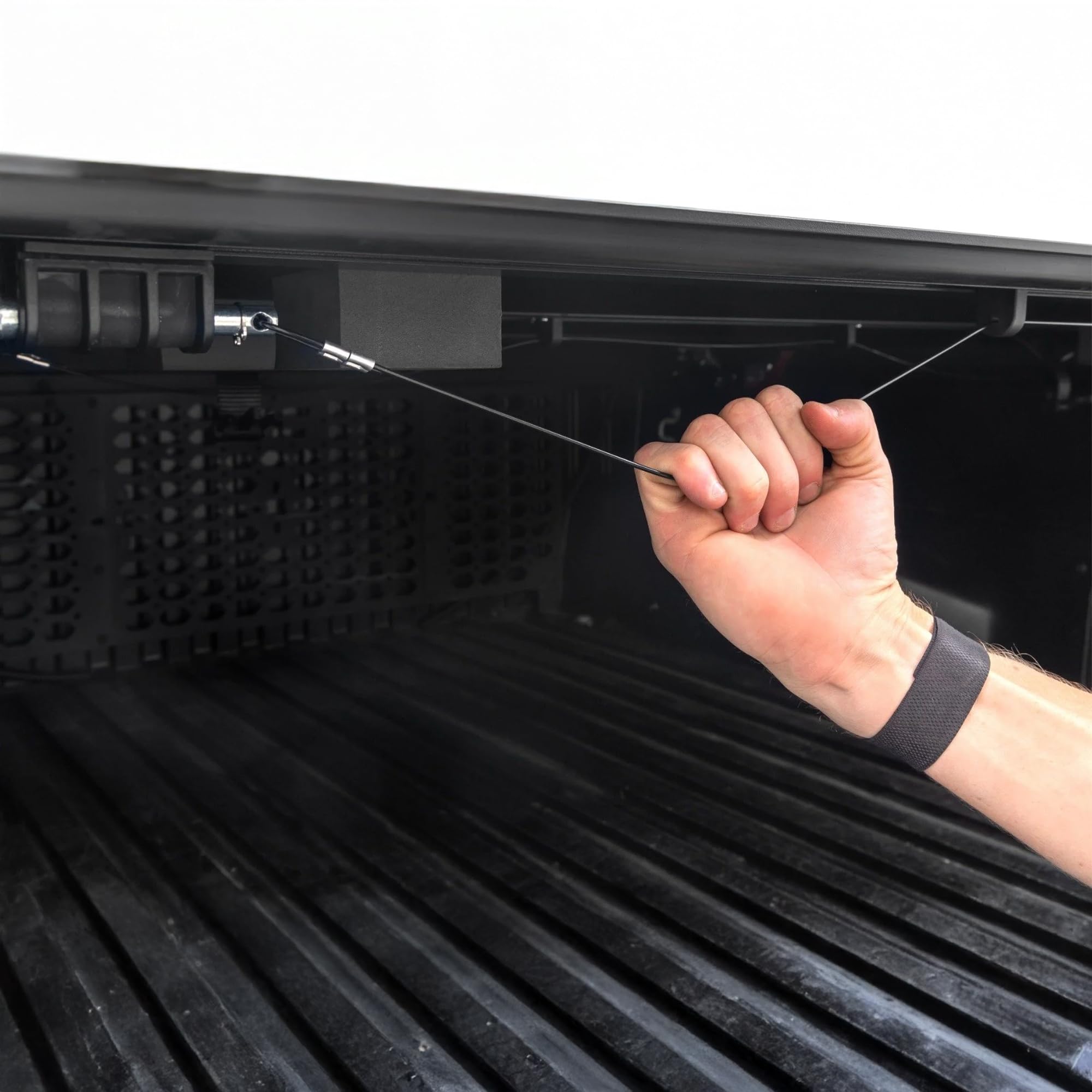 Rough Country Hard Tri-Fold Tonneau Cover for Toyota Tacoma (2016–2023) - Low-Profile Aluminum Truck Bed Cover, Fits 5' Bed (60.5")