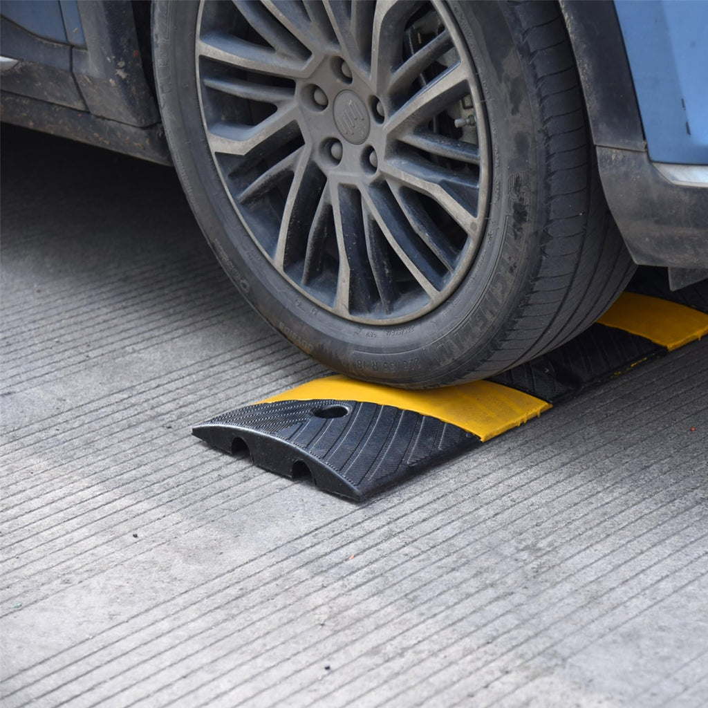 72" x 10" x 2" inch Portable Speed Bump Hump, 6' Feet Durable Collapsible Road Safety Bumps, Vehicles Hump Bumps for Asphalt Concrete Gravel Garage Driveway Roads Parking (72" Curlable Bump)