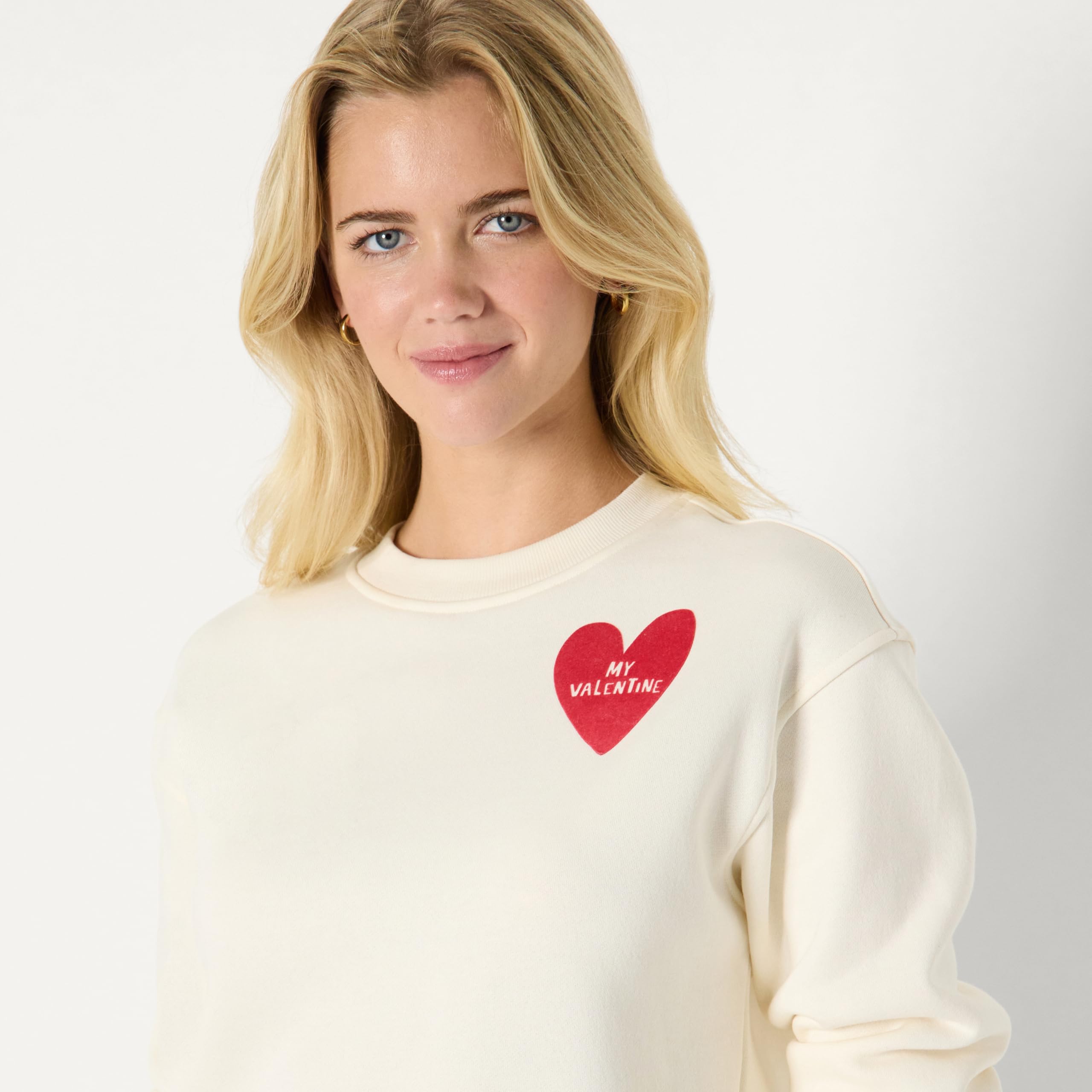 Amazon Essentials x Sofia Grainge Women's Relaxed Fit Boxy Drop Shoulder Crewneck Sweatshirt