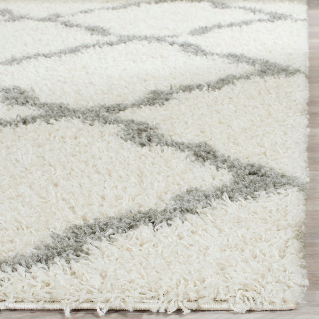 SAFAVIEH Dallas Shag Collection Accent Rug - 2'3" x 4', Beige & Ivory, Trellis Design, Non-Shedding & Easy Care, 1.5-inch Thick Ideal for High Traffic Areas in Entryway, Living Room, Bedroom (SGD257D)