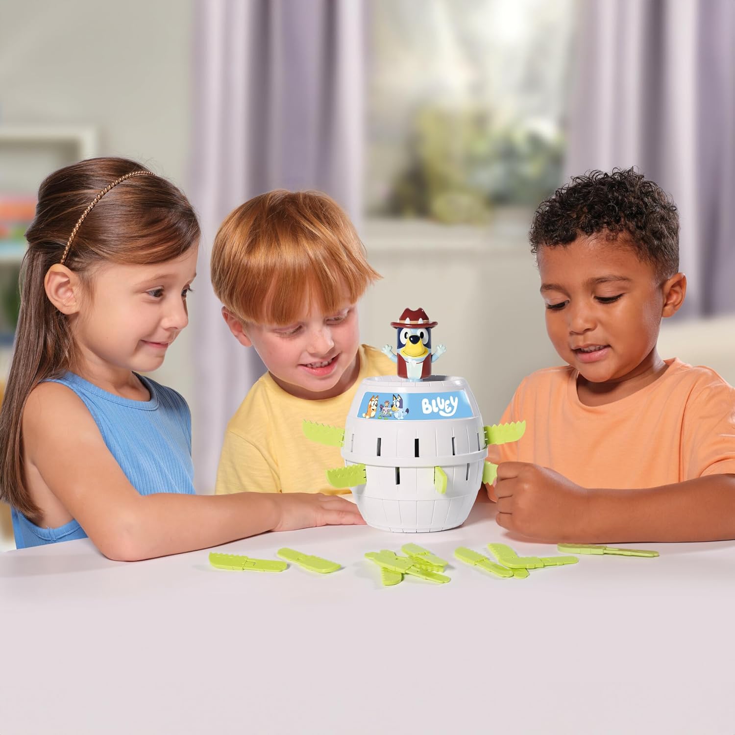 TOMY Pop Up Bluey Kids Game - Family and Preschool Games for Family Game Night - Officially Licensed Bluey Toys - 2-4 Players - Ages 4 Years and Up