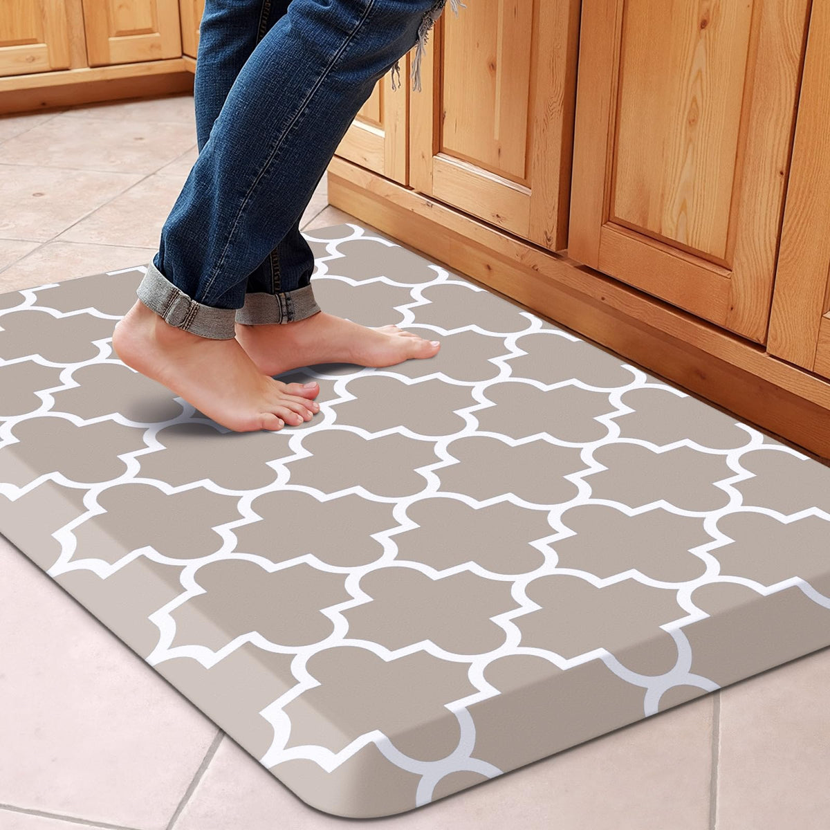 WISELIFE Anti-Fatigue Cushioned Kitchen Mat / Rug ,17.3"x 28",Non Slip Heavy Duty PVC Ergonomic Waterproof Comfort Rugs for Floor Home, Office, Sink, Laundry,Black