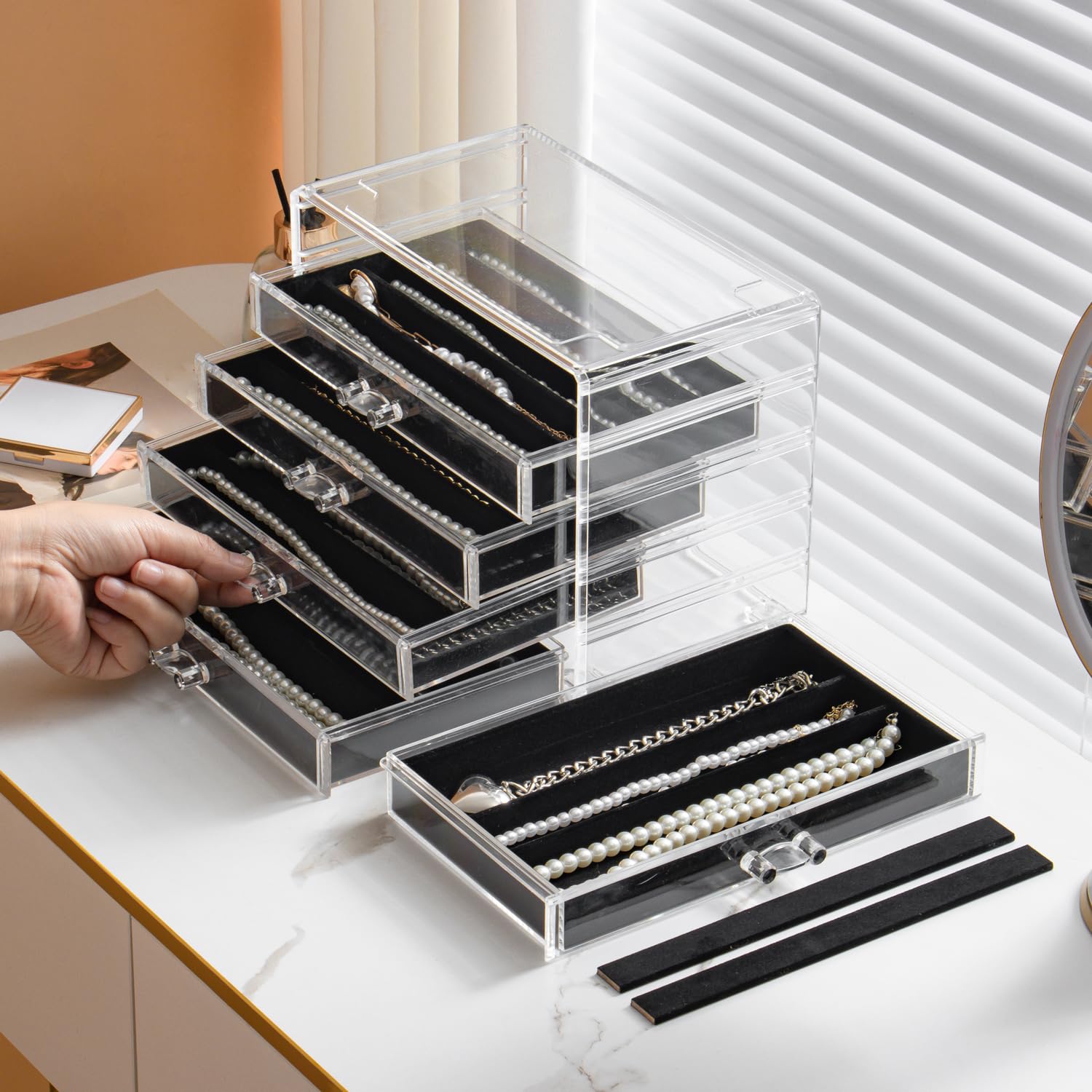 YUFONG Necklace Holder Organizer, Dustproof Necklace Box Velvet Necklace Organizer Box with Lid Clear Acrylic Dustproof Stackable Jewelry Displays for Necklaces Chain Display (Beige, 3 Drawer)