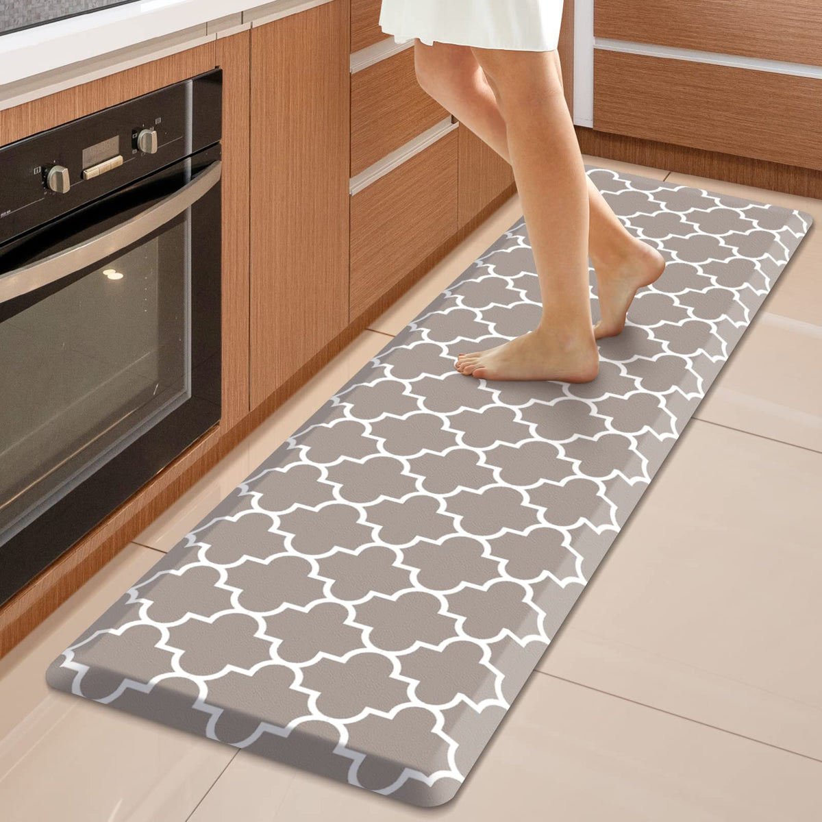 WISELIFE Anti-Fatigue Cushioned Kitchen Mat / Rug ,17.3"x 28",Non Slip Heavy Duty PVC Ergonomic Waterproof Comfort Rugs for Floor Home, Office, Sink, Laundry,Black