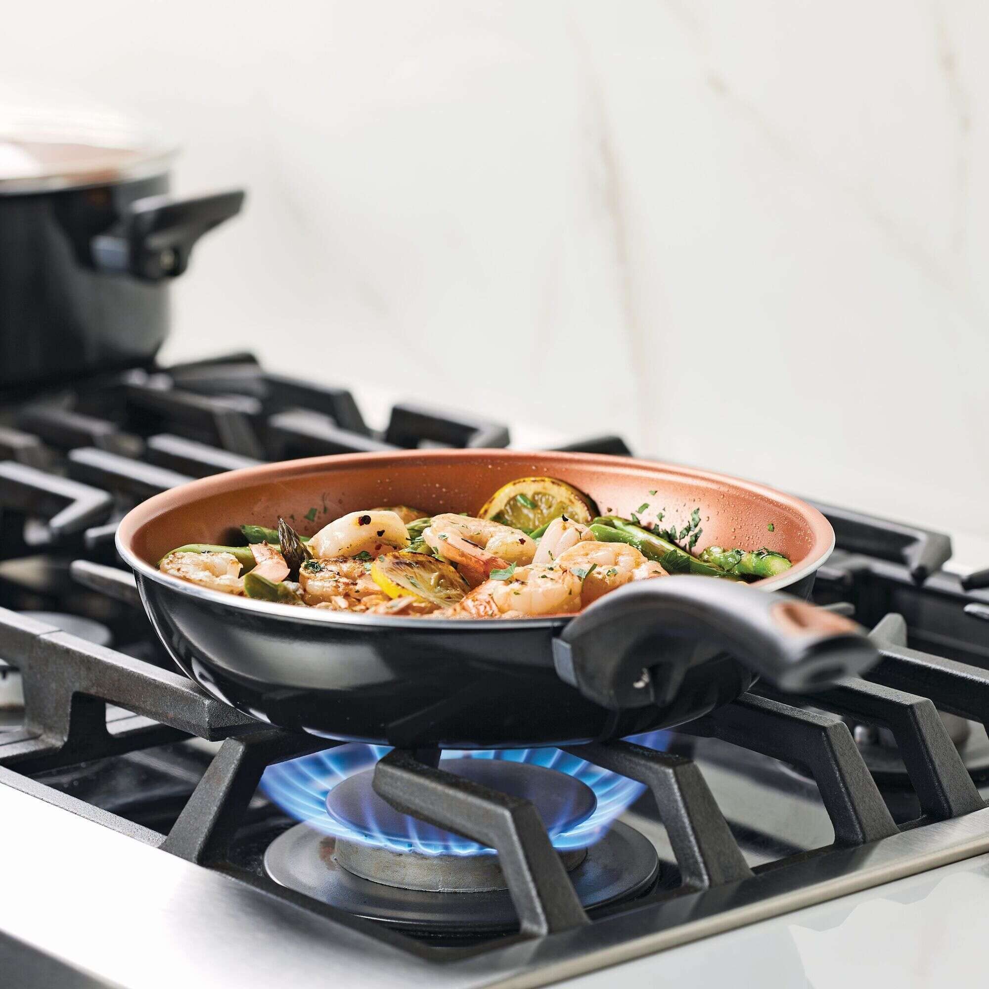 Farberware Glide Ceramic Nonstick Saute Pan / Frying Pan / Fry Pan with Lid and Helper Handle - 4 Quart, Black