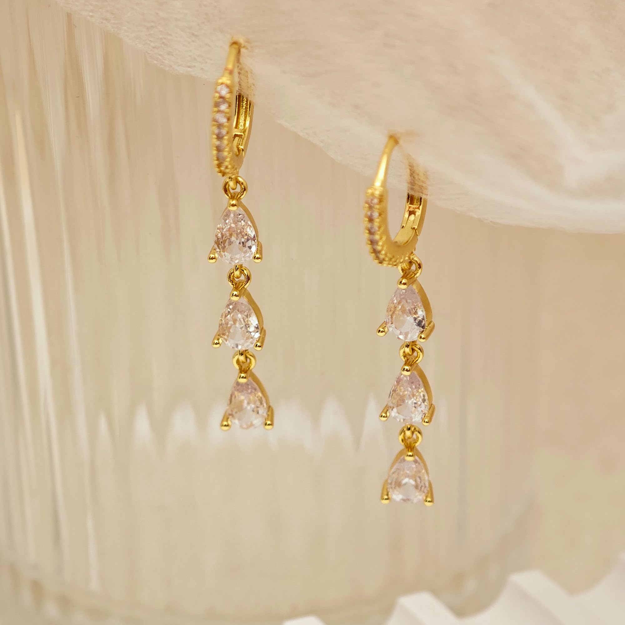 Gold Earrings for Women Trendy, Simple Dainty 14K Gold Plated Paperclip Square Chain Link Dangle Hoops Earrings Pin Stud Huggie Earrings Lightweight Hypoallergenic Minimalist Aesthetic Gold Jewelry for Christmas Gifts