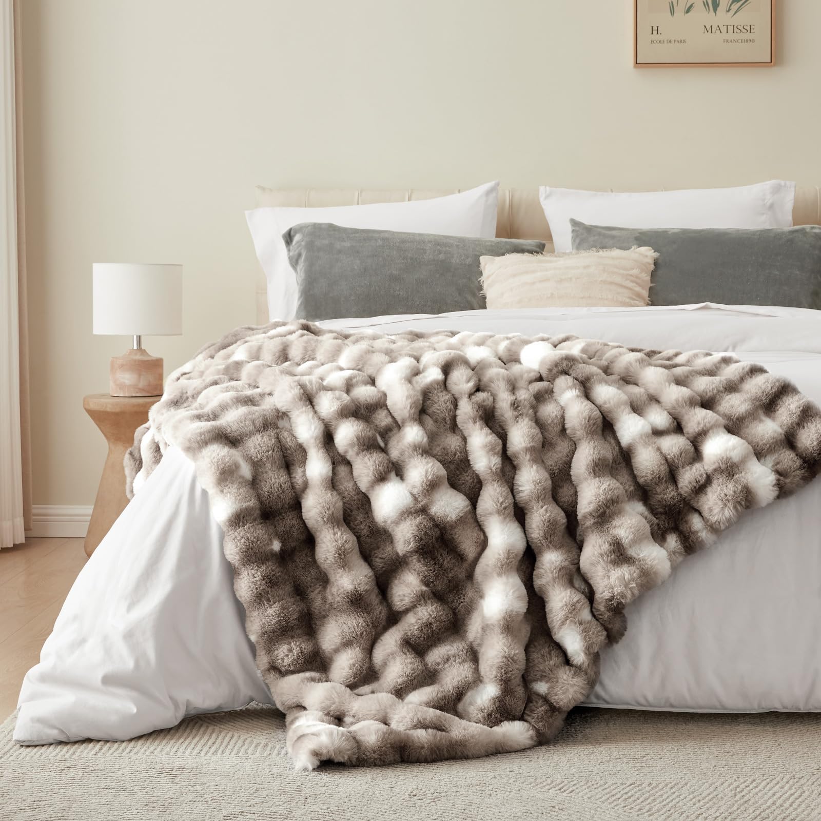 BEDELITE Faux Fur Throw Blanket, Soft Cozy Plush Dark Grey Bubble Blanket for Couch Sofa Bedroom Living Room Decor - 870GSM Thick Warm Fuzzy Fluffy Faux Rabbit Fur Blanket, 50x60 Inches