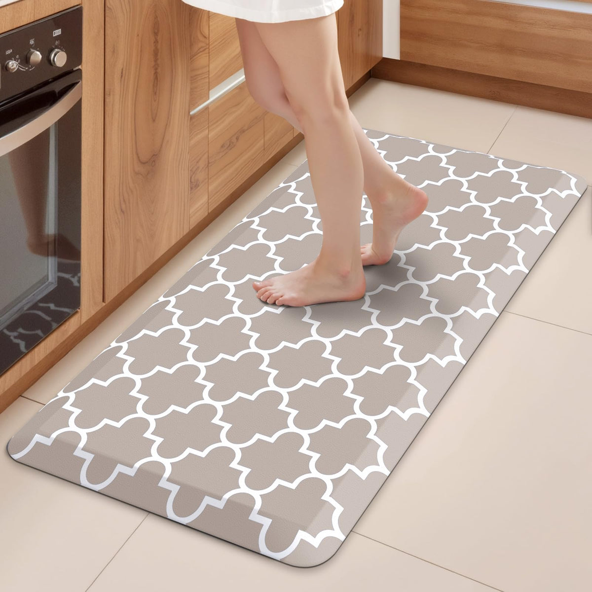 WISELIFE Anti-Fatigue Cushioned Kitchen Mat / Rug ,17.3"x 28",Non Slip Heavy Duty PVC Ergonomic Waterproof Comfort Rugs for Floor Home, Office, Sink, Laundry,Black