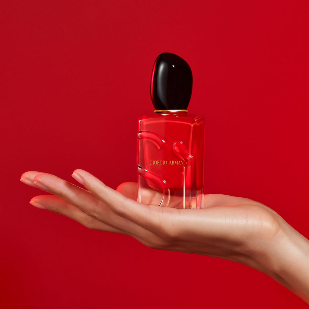 Armani Beauty - Sì Passione - Eau de Parfum - Vanilla Perfume for Women - Floral Citrus Fragrance - Blackcurrant Nectar, Damascena Rose, Black Tea Notes