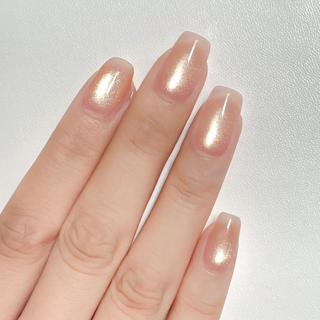 MAYCHAO 15ML Golden Amethyst Cat Eye Gel Nail Polish 1Pc Velvet Mirage Cat Eye Gel Polish Soak off Holographic Magnetic Nail Polish for Nail Art Manicure Salon DIY at Home, 0.5 OZ
