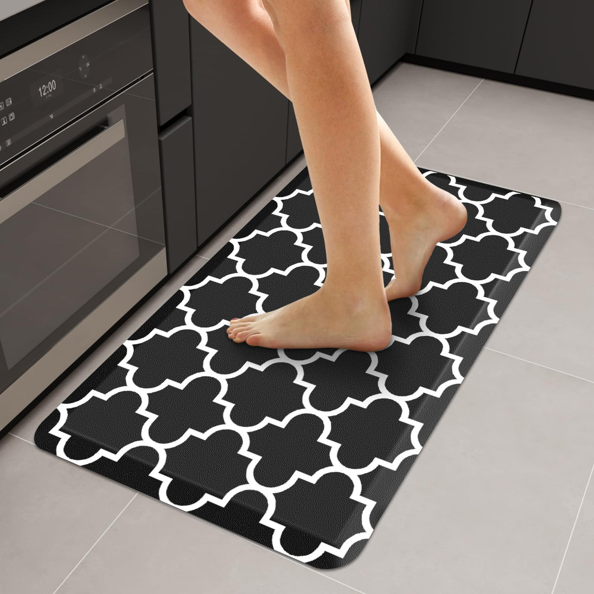 WISELIFE Anti-Fatigue Cushioned Kitchen Mat / Rug ,17.3"x 28",Non Slip Heavy Duty PVC Ergonomic Waterproof Comfort Rugs for Floor Home, Office, Sink, Laundry,Black