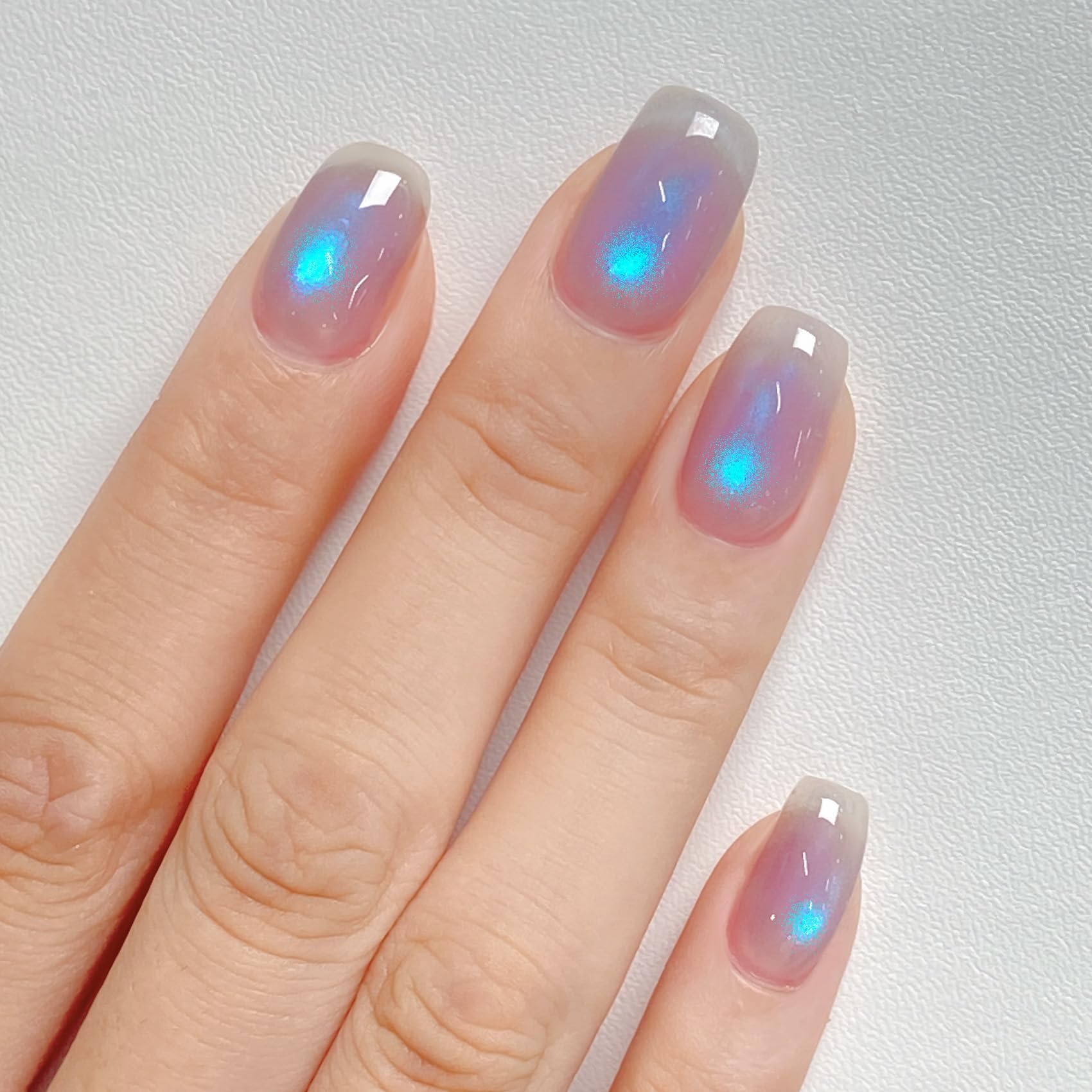 MAYCHAO 15ML Golden Amethyst Cat Eye Gel Nail Polish 1Pc Velvet Mirage Cat Eye Gel Polish Soak off Holographic Magnetic Nail Polish for Nail Art Manicure Salon DIY at Home, 0.5 OZ