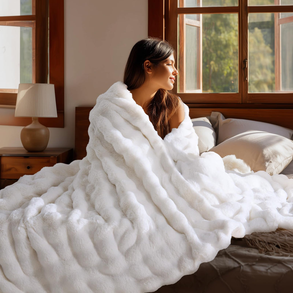 BEDELITE Faux Fur Throw Blanket, Soft Cozy Plush Dark Grey Bubble Blanket for Couch Sofa Bedroom Living Room Decor - 870GSM Thick Warm Fuzzy Fluffy Faux Rabbit Fur Blanket, 50x60 Inches