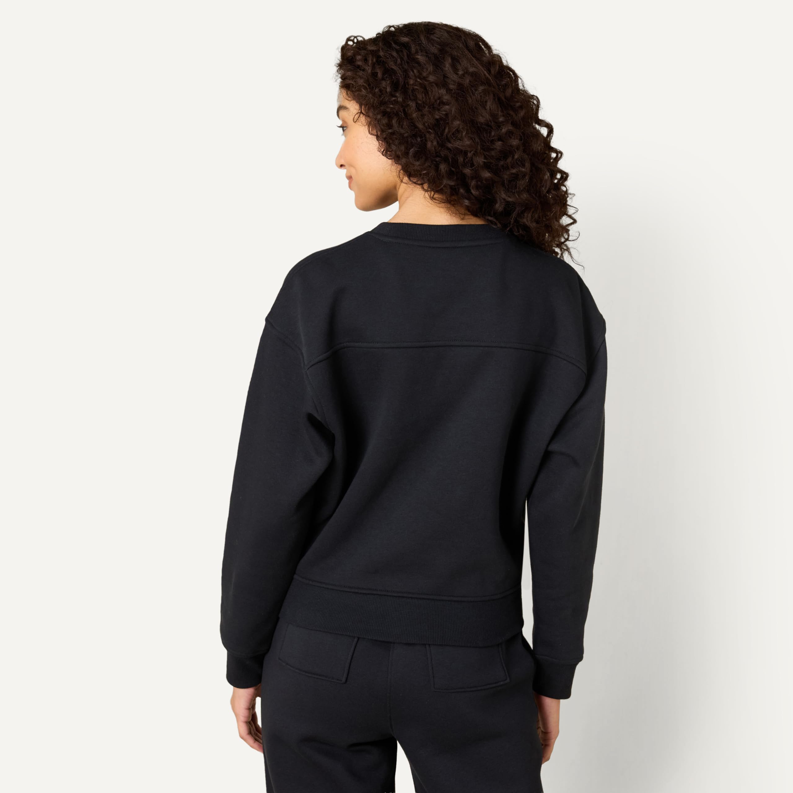 Amazon Essentials x Sofia Grainge Women's Relaxed Fit Boxy Drop Shoulder Crewneck Sweatshirt