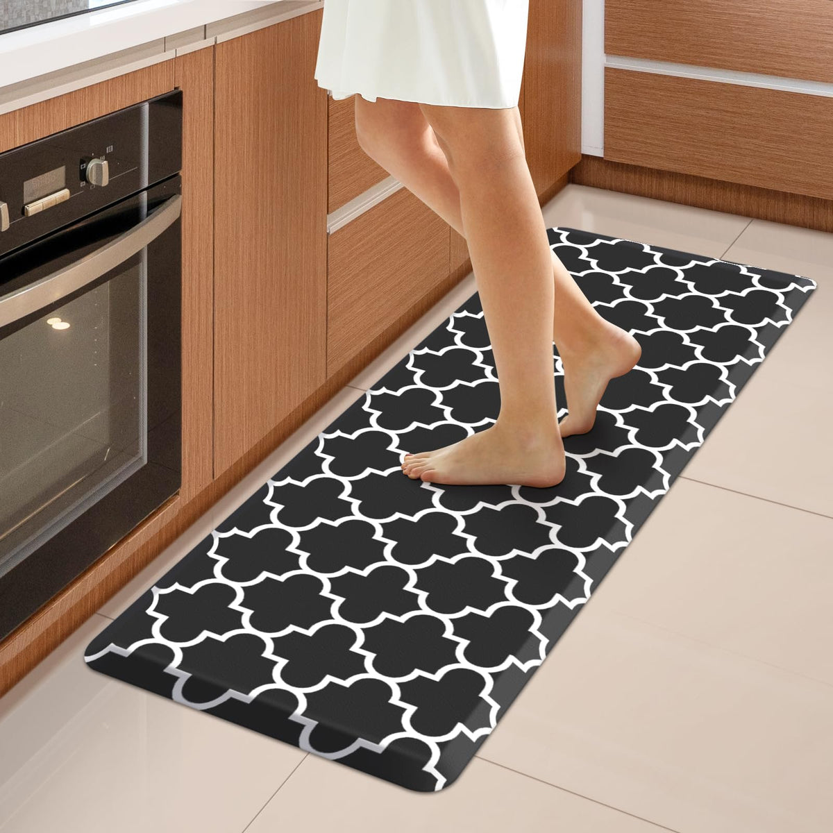 WISELIFE Anti-Fatigue Cushioned Kitchen Mat / Rug ,17.3"x 28",Non Slip Heavy Duty PVC Ergonomic Waterproof Comfort Rugs for Floor Home, Office, Sink, Laundry,Black