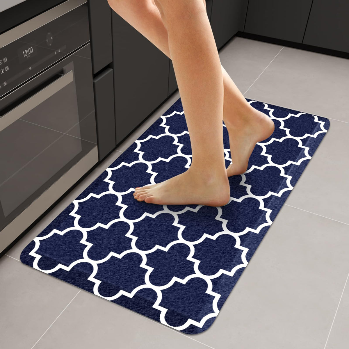 WISELIFE Anti-Fatigue Cushioned Kitchen Mat / Rug ,17.3"x 28",Non Slip Heavy Duty PVC Ergonomic Waterproof Comfort Rugs for Floor Home, Office, Sink, Laundry,Black