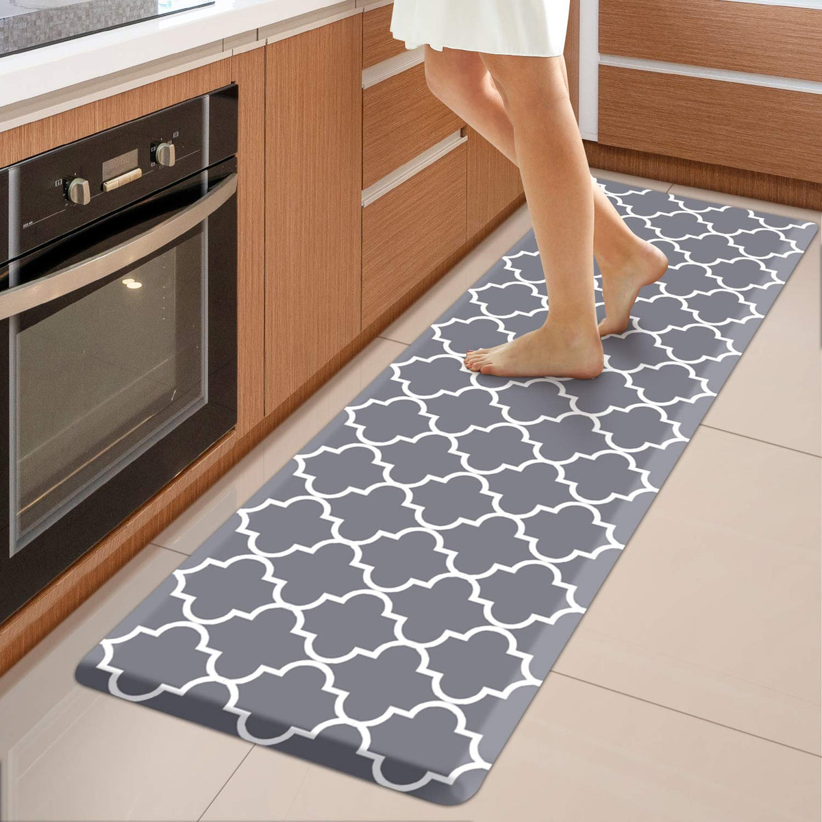 WISELIFE Anti-Fatigue Cushioned Kitchen Mat / Rug ,17.3"x 28",Non Slip Heavy Duty PVC Ergonomic Waterproof Comfort Rugs for Floor Home, Office, Sink, Laundry,Black