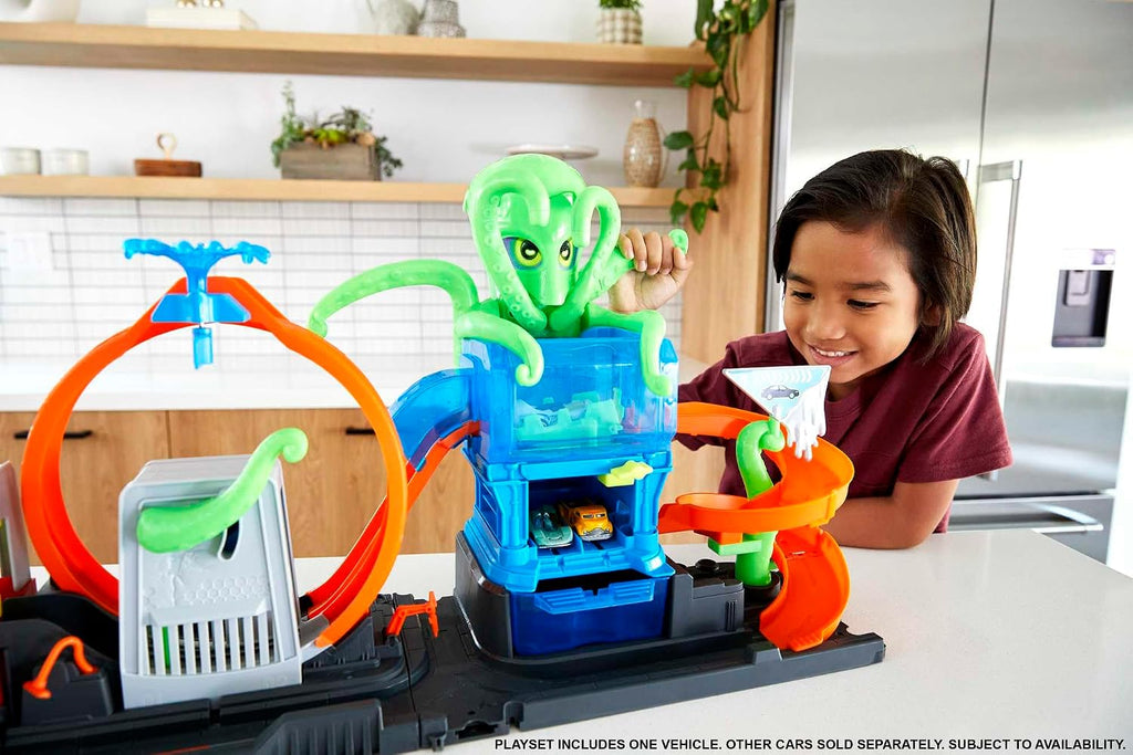 Hot Wheels City Toy Car Track Set, Ultimate Octo Car Wash Playset & Color Reveal Car in 1:64 Scale, Repeat Color Change in Very Warm & ICY Cold Water