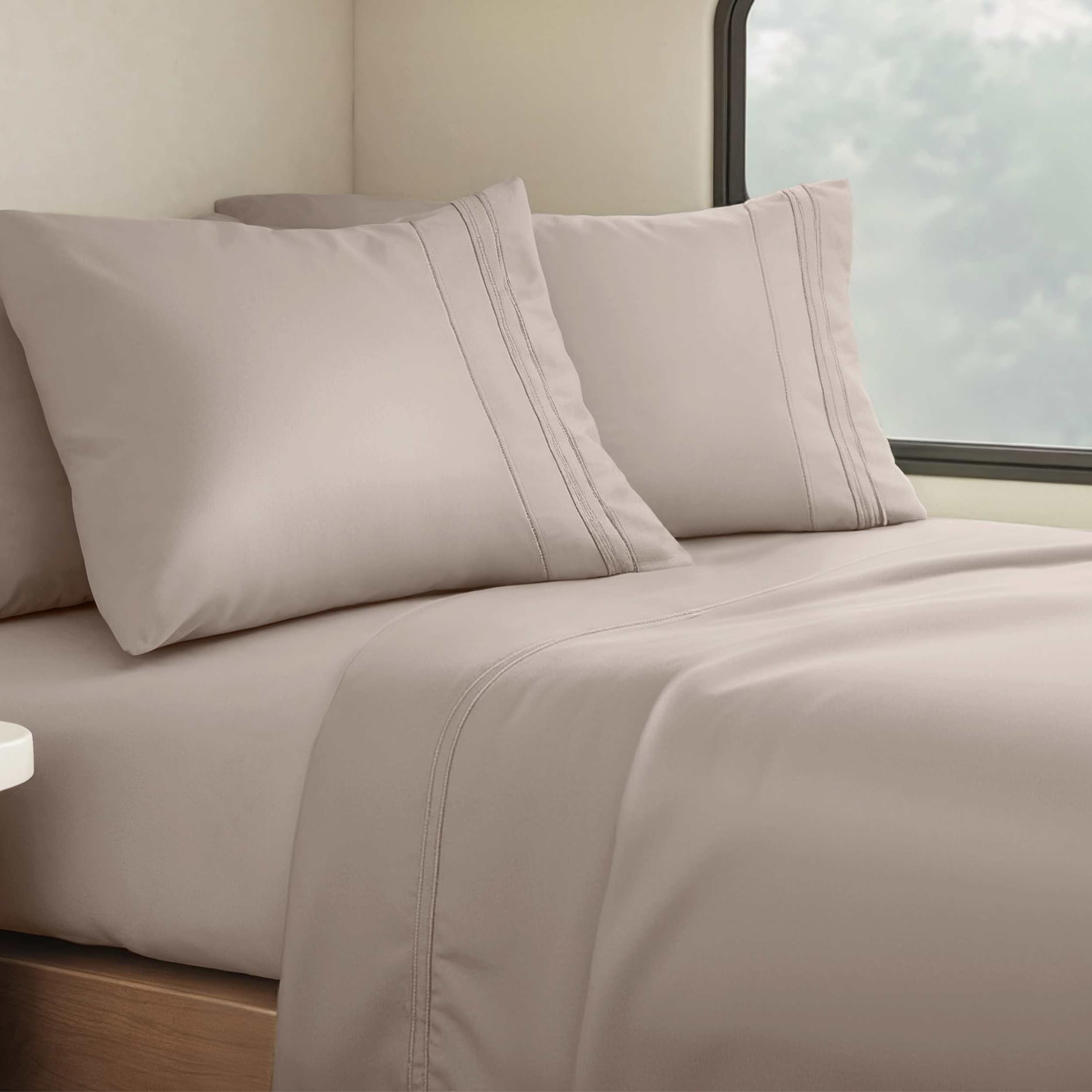 Clara Clark Bed Sheets, Premier 1800 Series 4 Piece Bed Sheet Set, Deep Pocket, Wrinkle, Fade, Stain Resistant, Luxury Soft Bedding Sheets & Pillowcases, Twin, Beach Blue