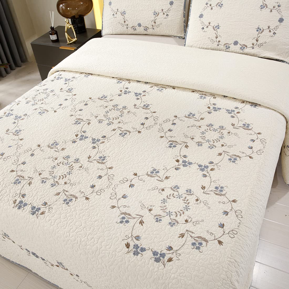 vctops 3-Piece Floral Embroidered Bedspread Coverlet Set Twin Size 100% Cotton Reversible Patchwork 1 Quilt and 2 Pillow Shams (Flower,Twin)